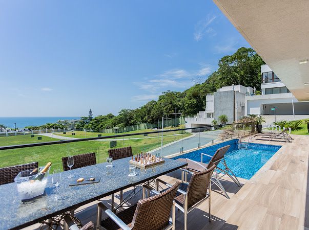Balneário Camboriú-SC CASA MOBILIADA EM CONDOMÍNIO NO ESTALEIRINHO